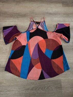 Cold Shoulder Geometric Print Top